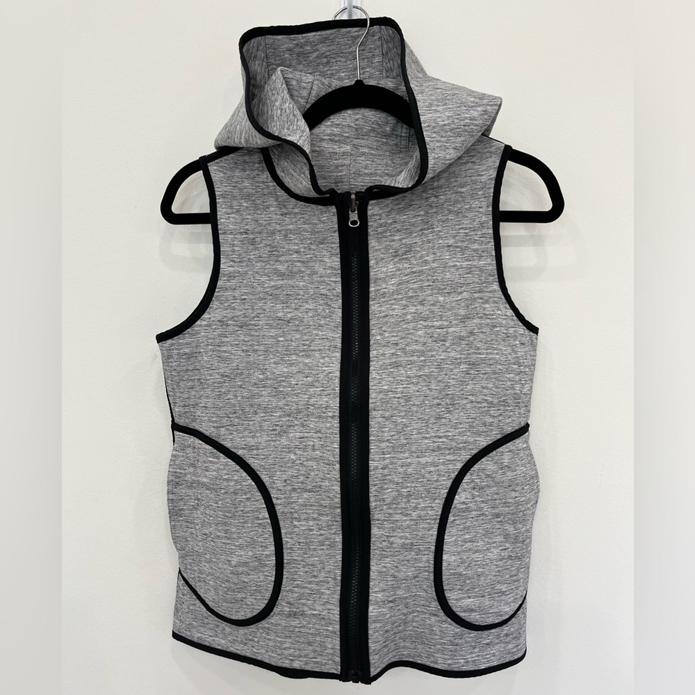 Lululemon gray/black reversible insculpt vest size 8